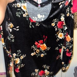 Velvet floral long sleeved top! Perfect for special occasions or to the office